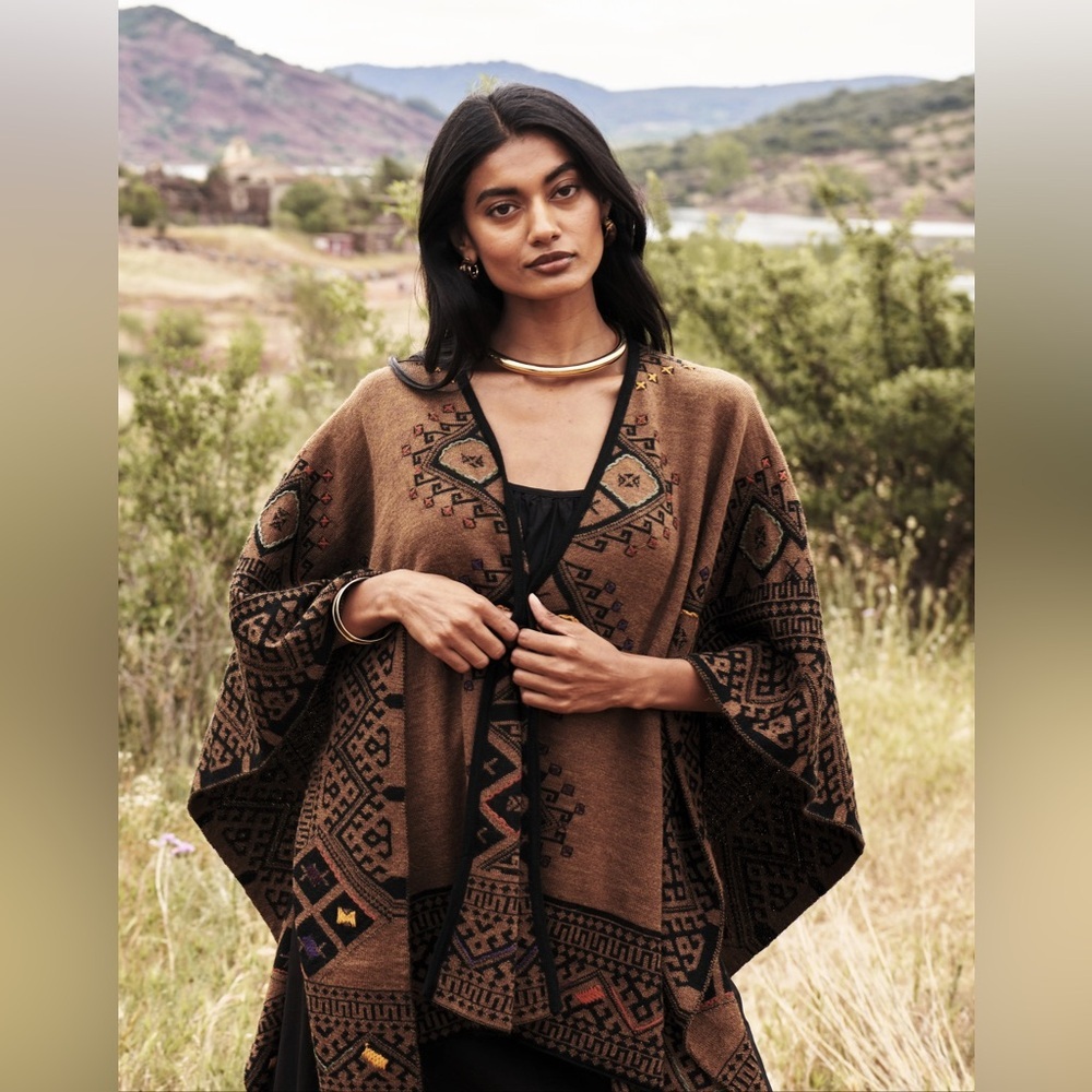 Alpaca Blend Poncho Made in Peru traditional pattern one size